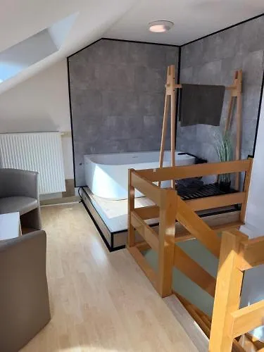 Duplex Vernieuwd Appartement Dujardin Bubbelbad דירה *